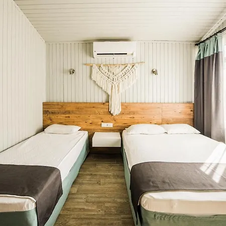 Leda Hotel 3*